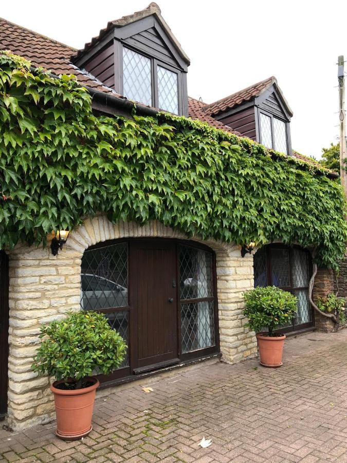 Вилла The Old Coach House At Byre House Coalpit Heath Экстерьер фото
